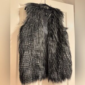 H&M faux feathers vest